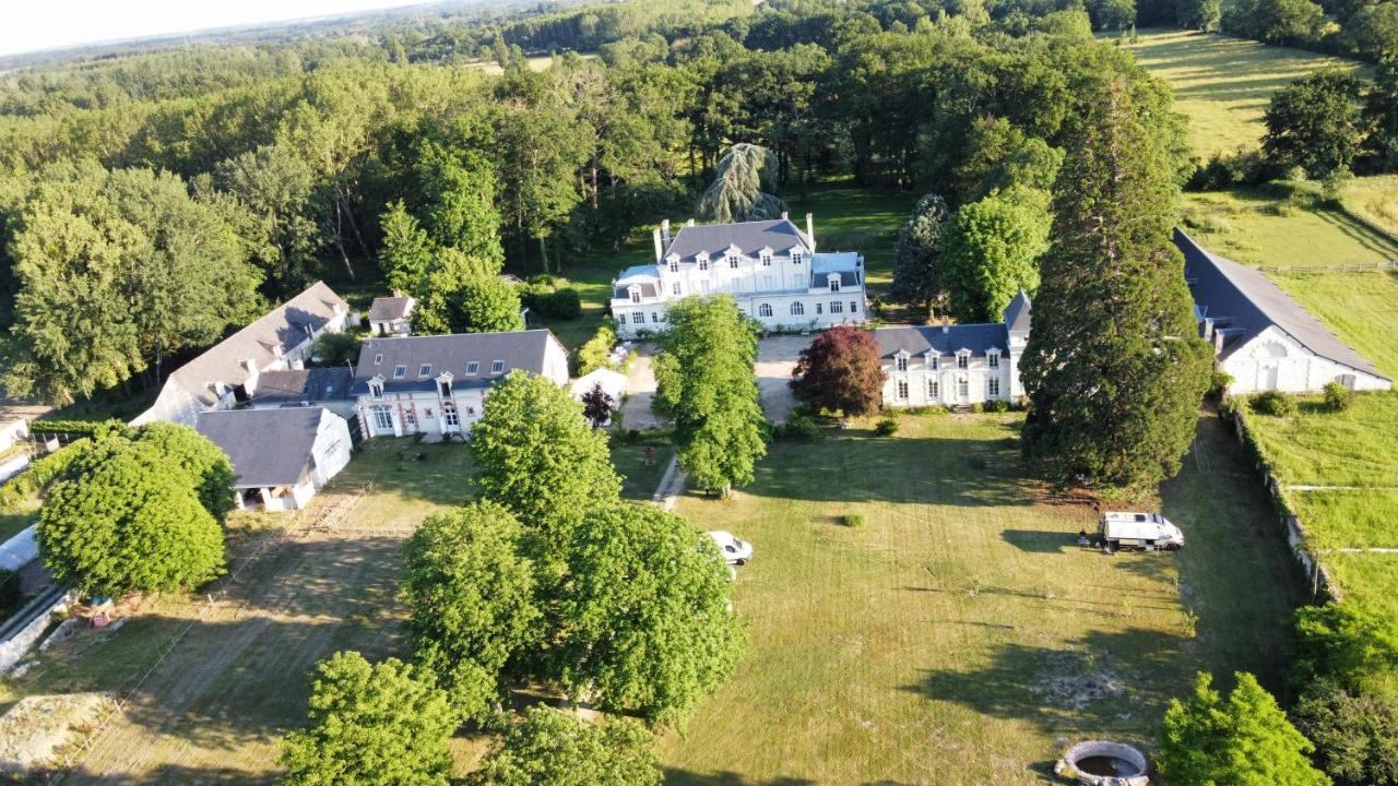 Emplacement Bucolique De Camping Dans Le Parc Du Chateau - Attention Tente Et Materiels Non Fournis Et Sans Possibilite De Faire Courir Une Rallonge Pour Se Raccorder A L'Electricite Brain-sur-Allonnes Ngoại thất bức ảnh